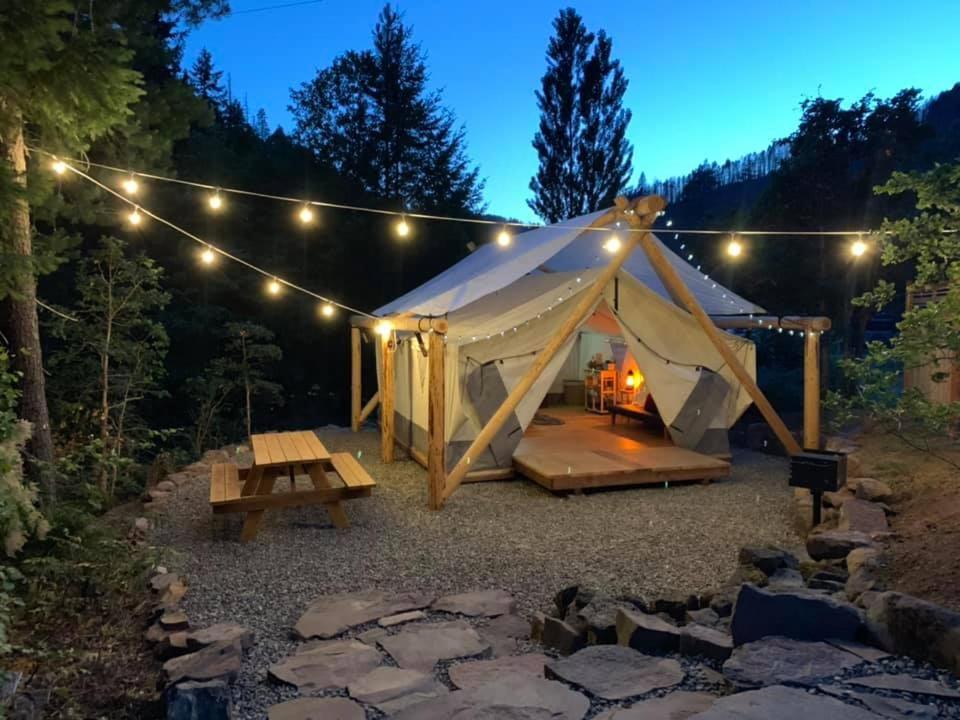 Umpqua'S Last Resort - Wilderness Cabins, Rv Park & Glamping Idleyld Park Exterior foto