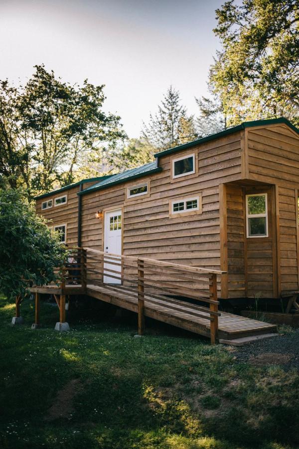 Umpqua'S Last Resort - Wilderness Cabins, Rv Park & Glamping Idleyld Park Exterior foto
