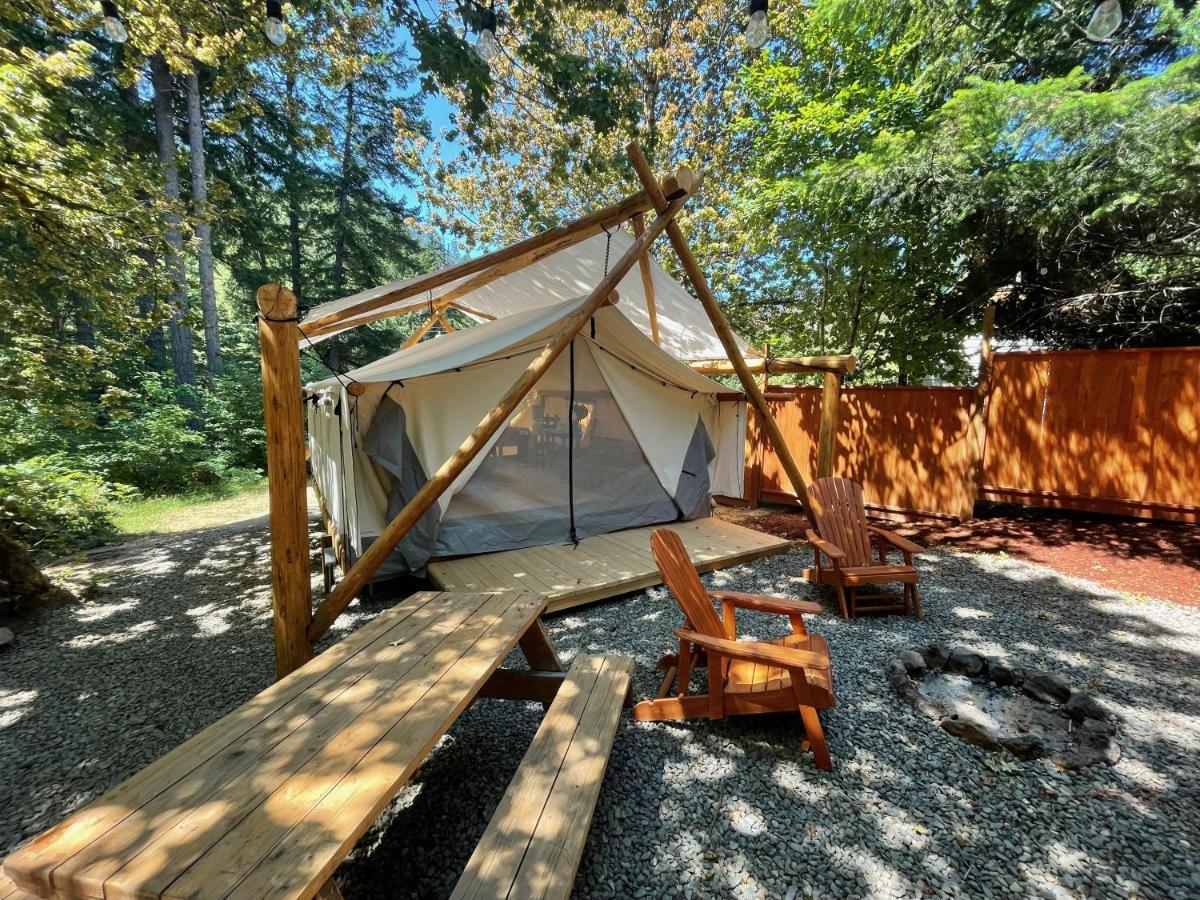 Umpqua'S Last Resort - Wilderness Cabins, Rv Park & Glamping Idleyld Park Exterior foto