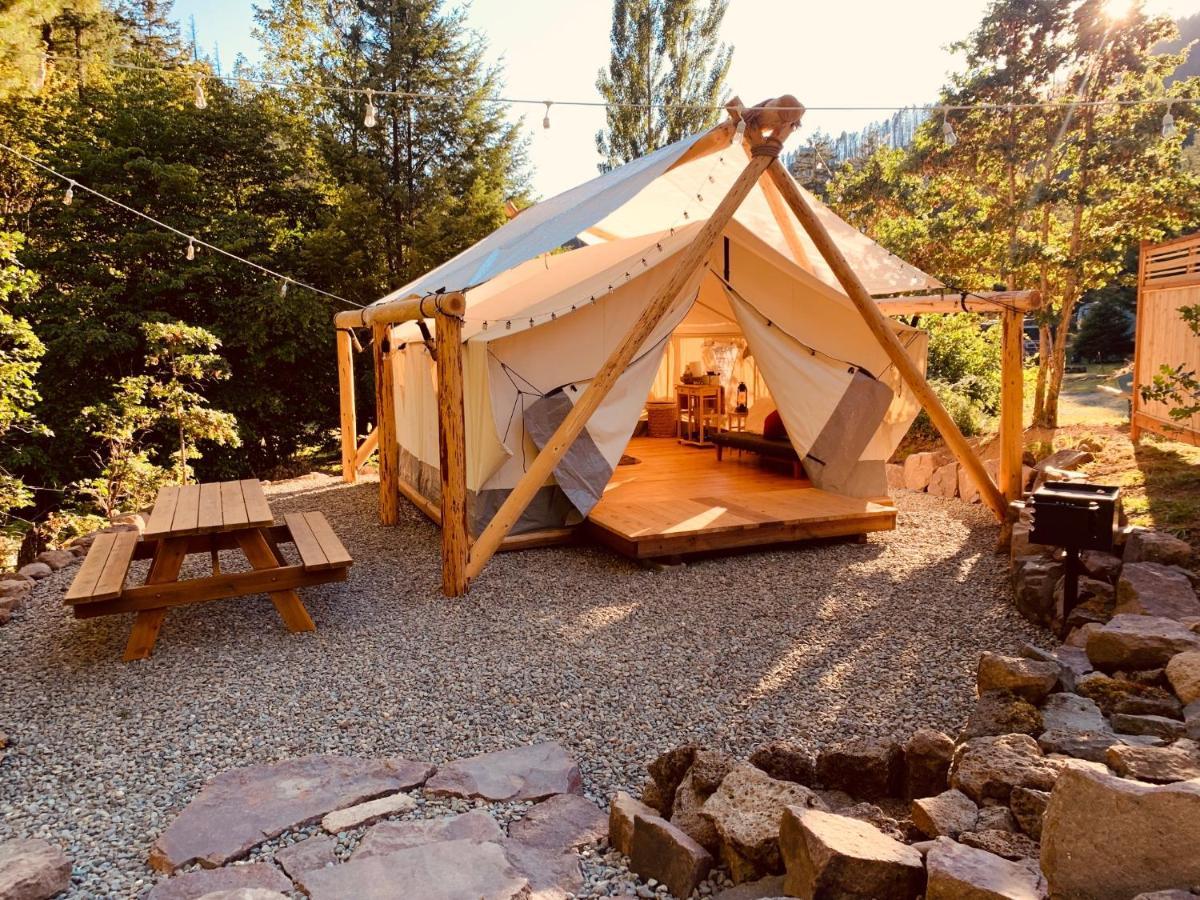 Umpqua'S Last Resort - Wilderness Cabins, Rv Park & Glamping Idleyld Park Exterior foto