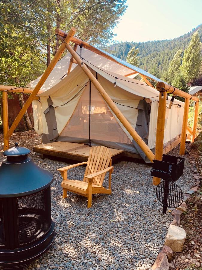 Umpqua'S Last Resort - Wilderness Cabins, Rv Park & Glamping Idleyld Park Exterior foto