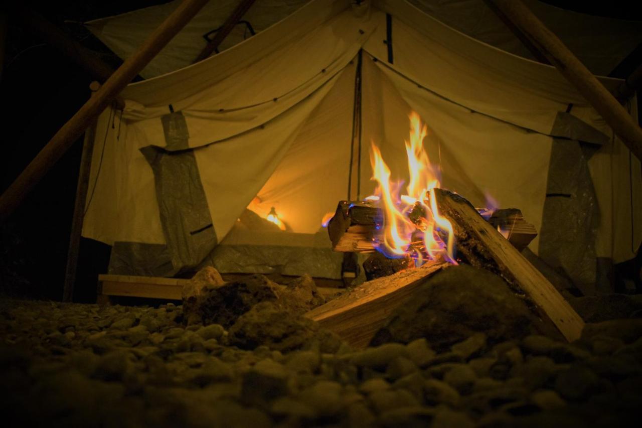Umpqua'S Last Resort - Wilderness Cabins, Rv Park & Glamping Idleyld Park Exterior foto