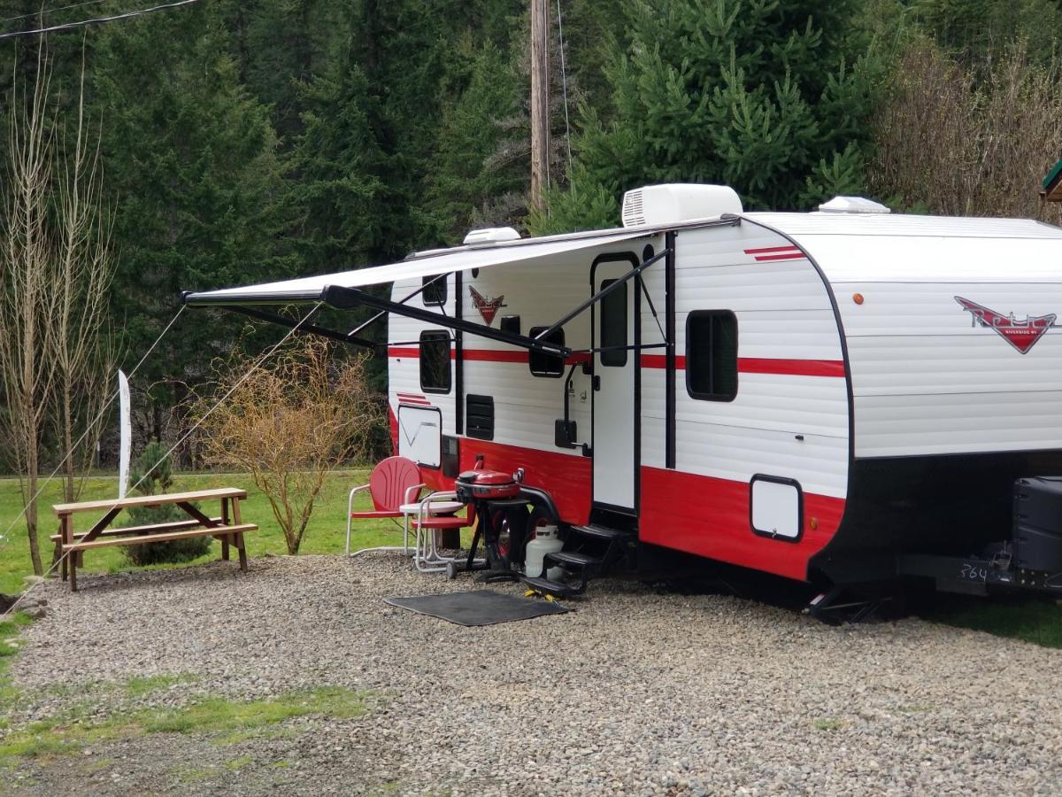 Umpqua'S Last Resort - Wilderness Cabins, Rv Park & Glamping Idleyld Park Exterior foto