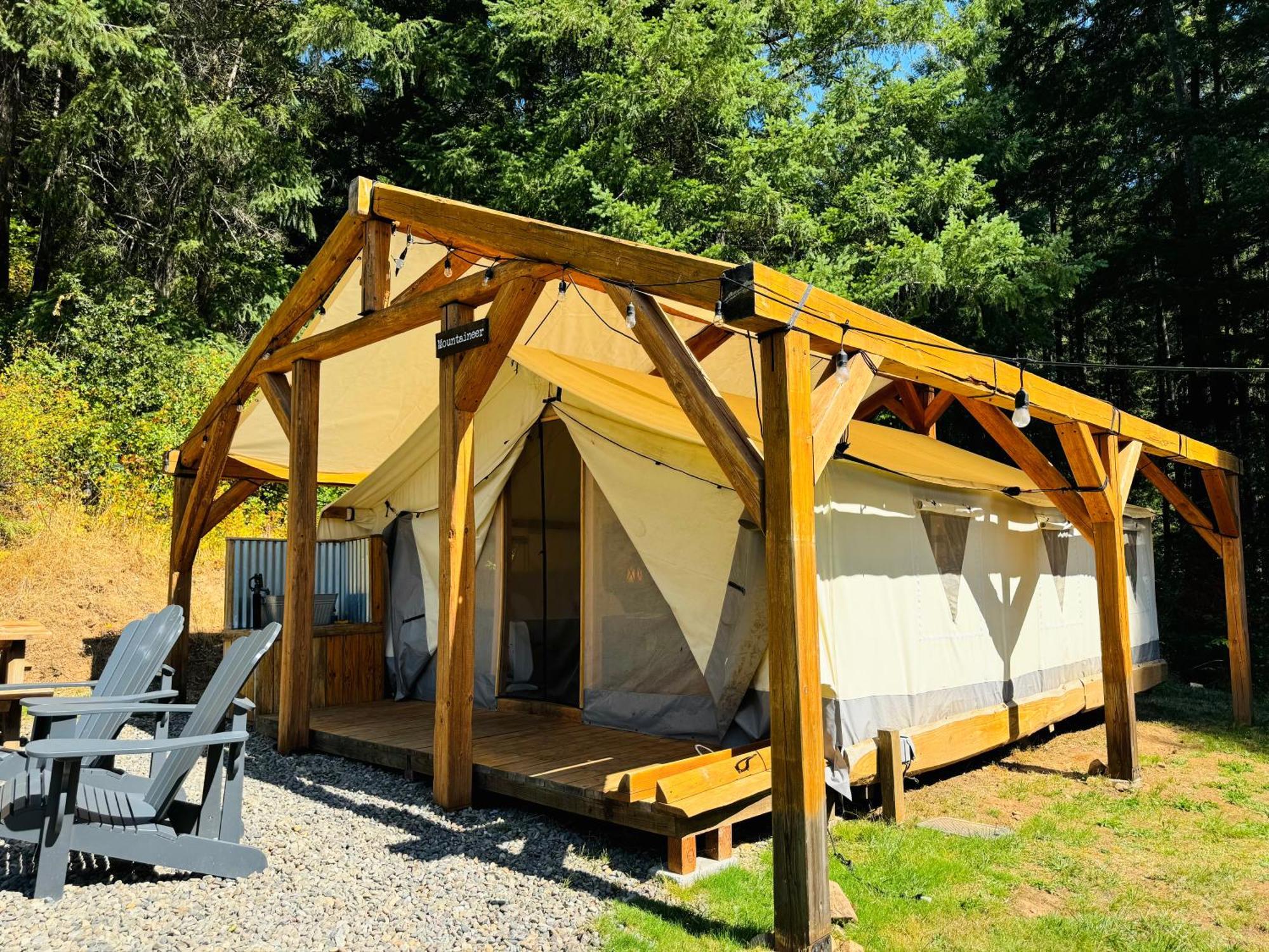Umpqua'S Last Resort - Wilderness Cabins, Rv Park & Glamping Idleyld Park Exterior foto