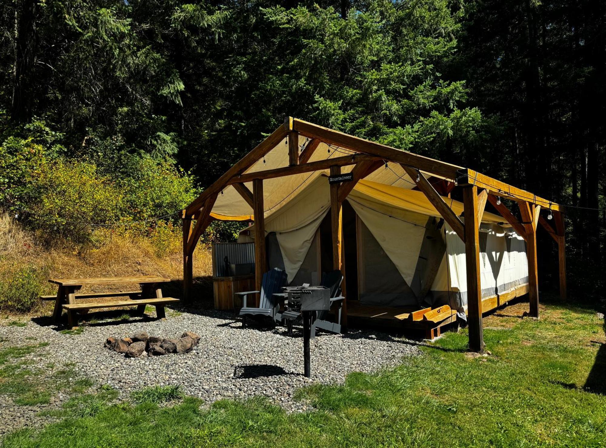 Umpqua'S Last Resort - Wilderness Cabins, Rv Park & Glamping Idleyld Park Exterior foto