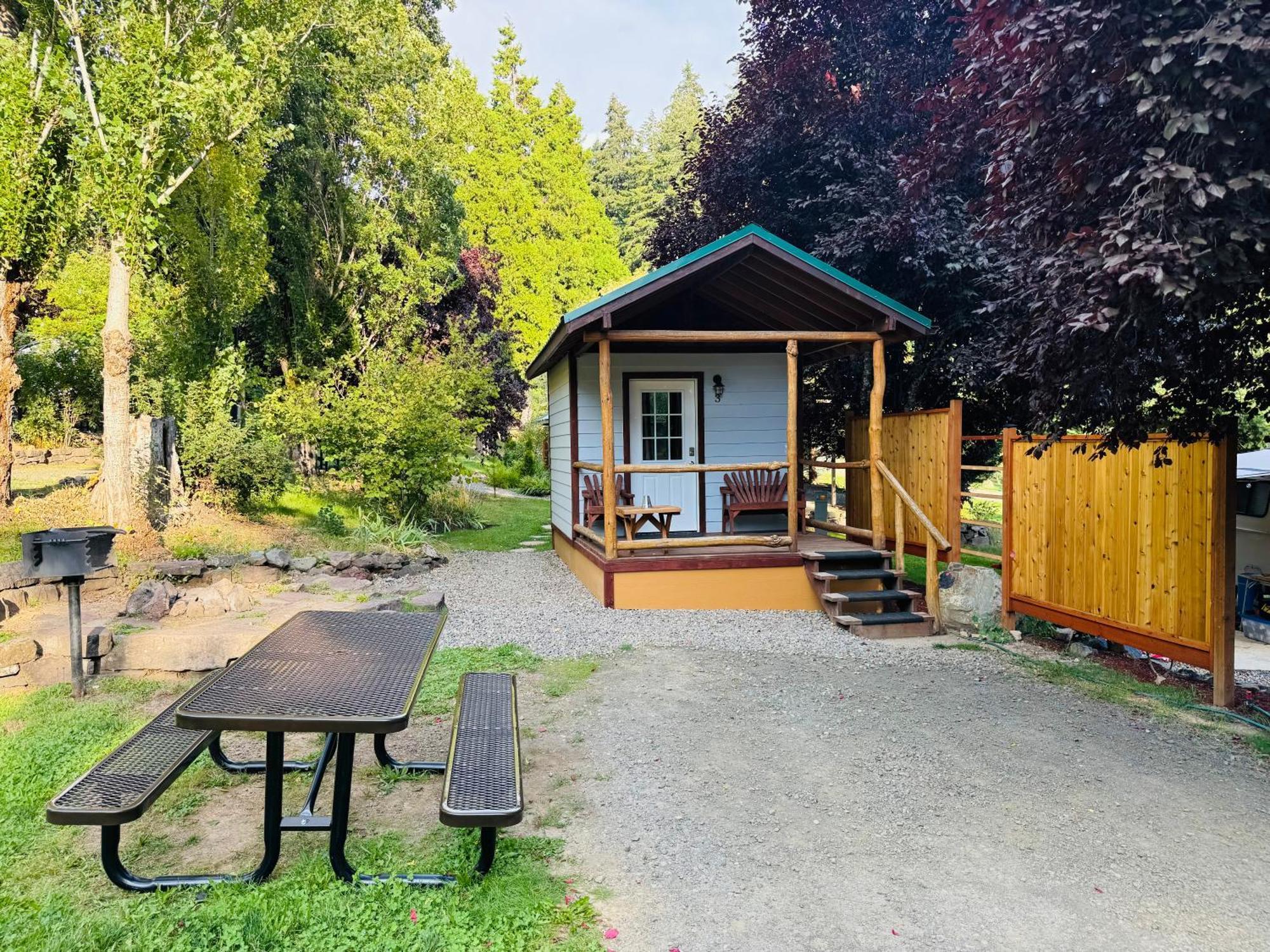 Umpqua'S Last Resort - Wilderness Cabins, Rv Park & Glamping Idleyld Park Exterior foto