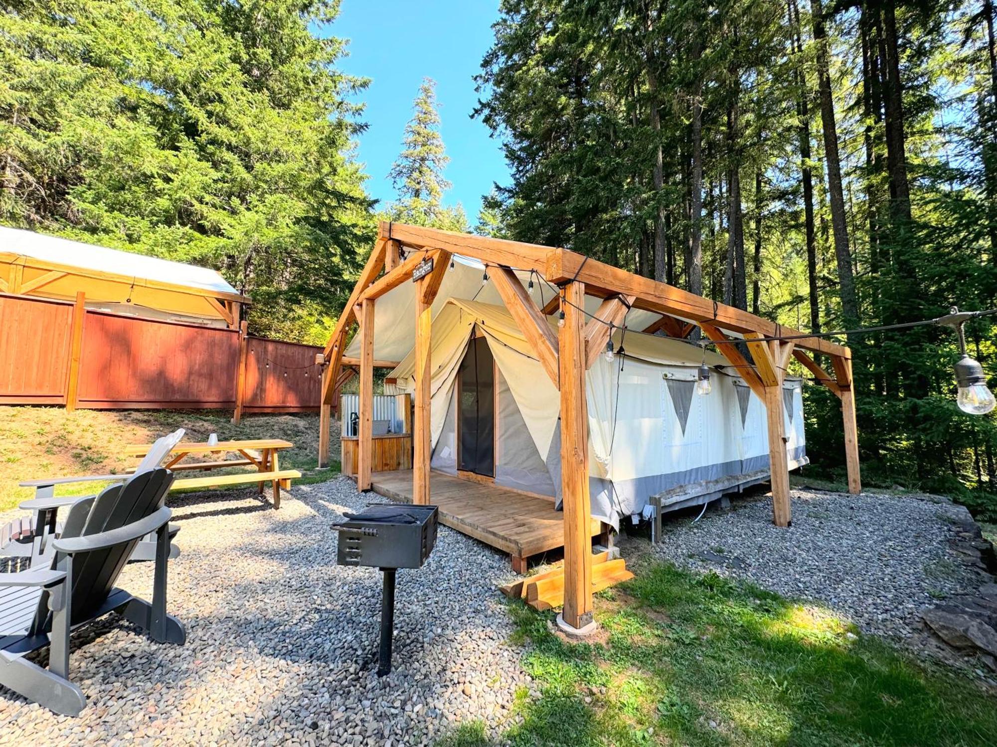 Umpqua'S Last Resort - Wilderness Cabins, Rv Park & Glamping Idleyld Park Exterior foto