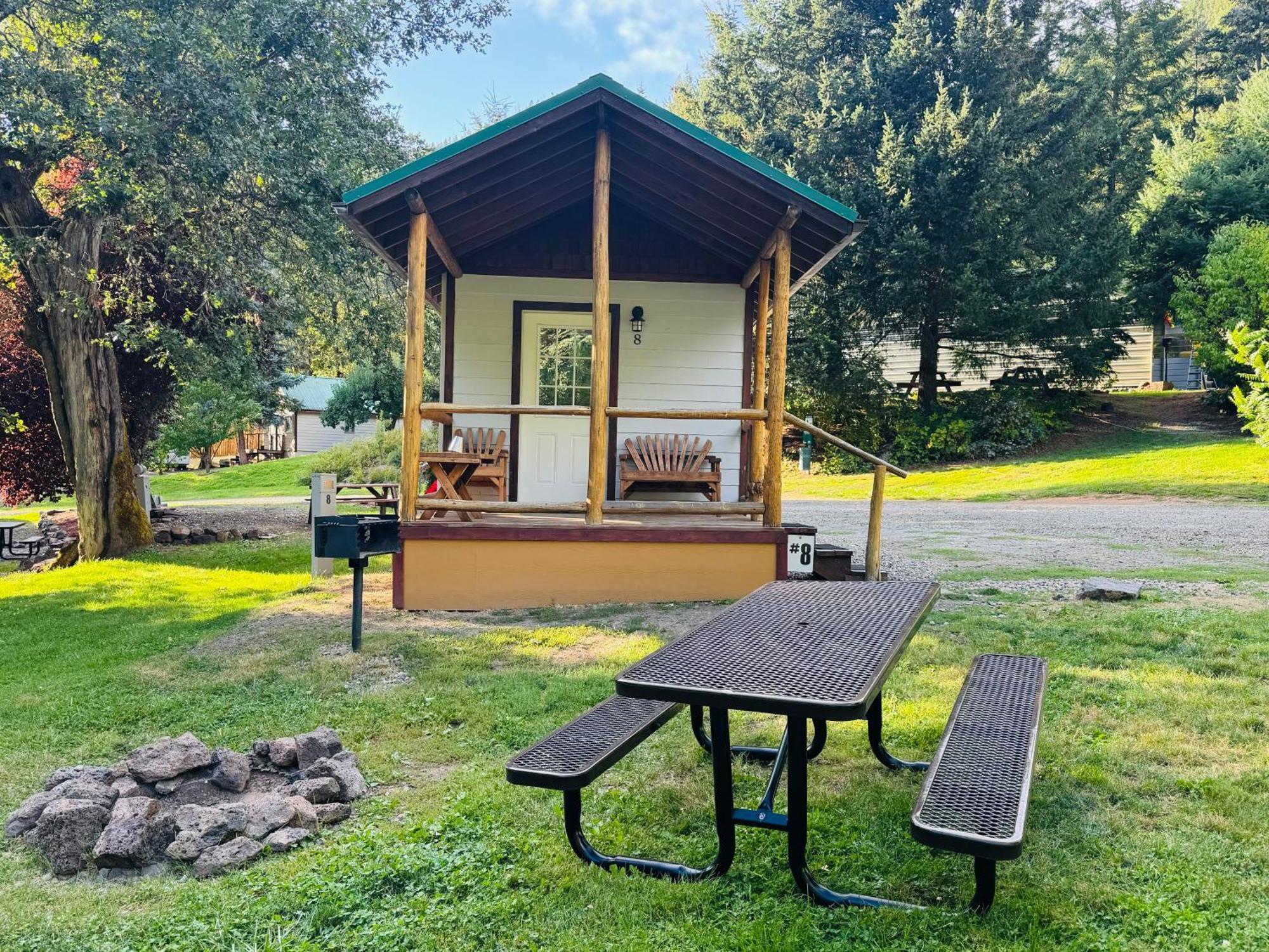 Umpqua'S Last Resort - Wilderness Cabins, Rv Park & Glamping Idleyld Park Exterior foto