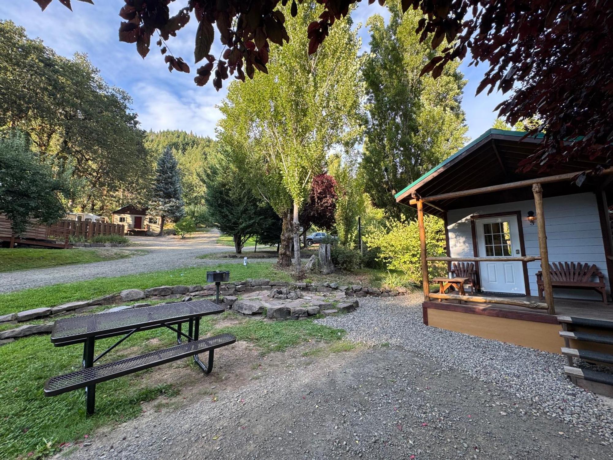 Umpqua'S Last Resort - Wilderness Cabins, Rv Park & Glamping Idleyld Park Exterior foto
