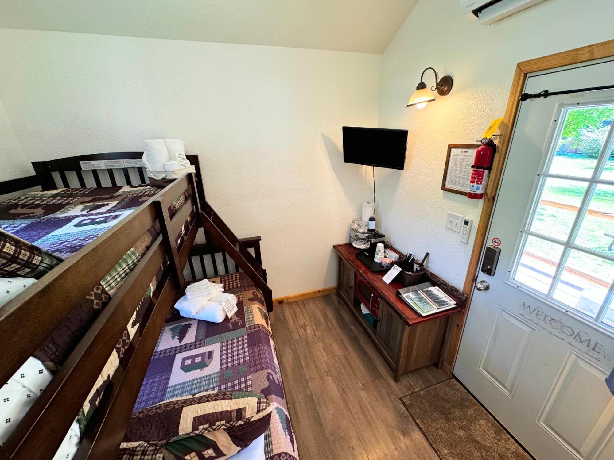 Umpqua'S Last Resort - Wilderness Cabins, Rv Park & Glamping Idleyld Park Exterior foto