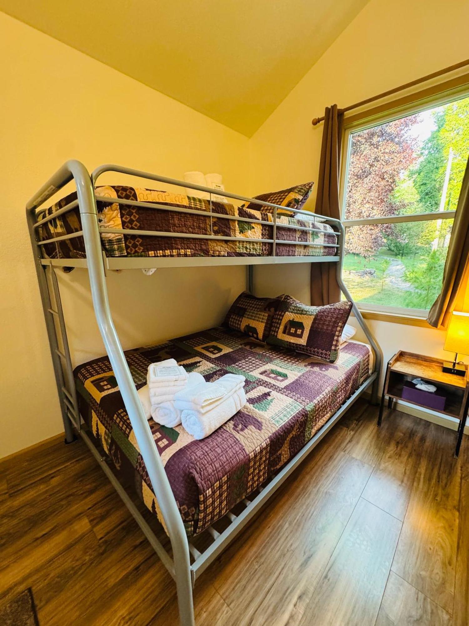 Umpqua'S Last Resort - Wilderness Cabins, Rv Park & Glamping Idleyld Park Exterior foto