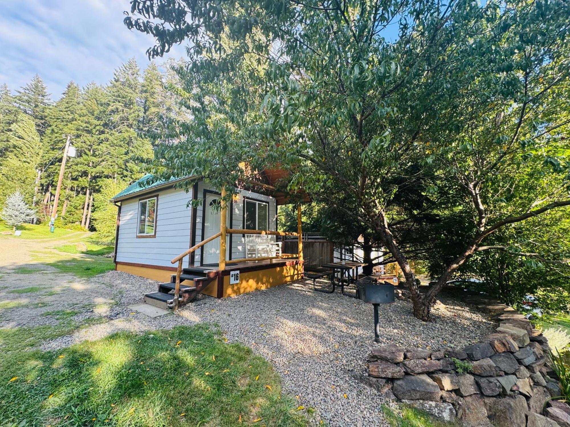 Umpqua'S Last Resort - Wilderness Cabins, Rv Park & Glamping Idleyld Park Exterior foto