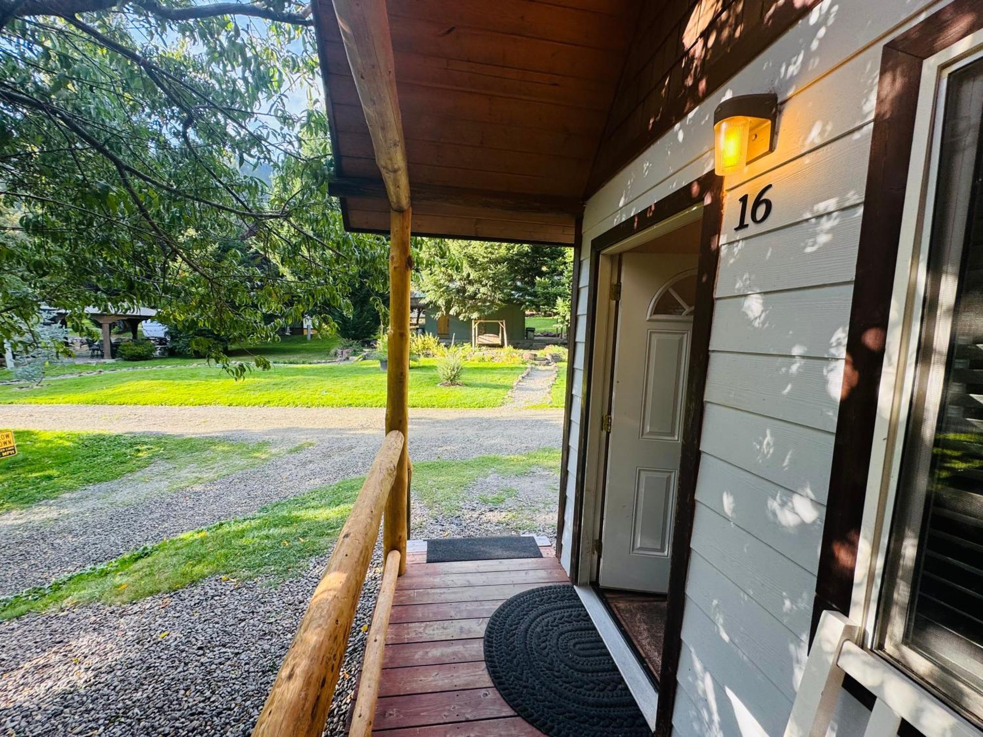 Umpqua'S Last Resort - Wilderness Cabins, Rv Park & Glamping Idleyld Park Exterior foto