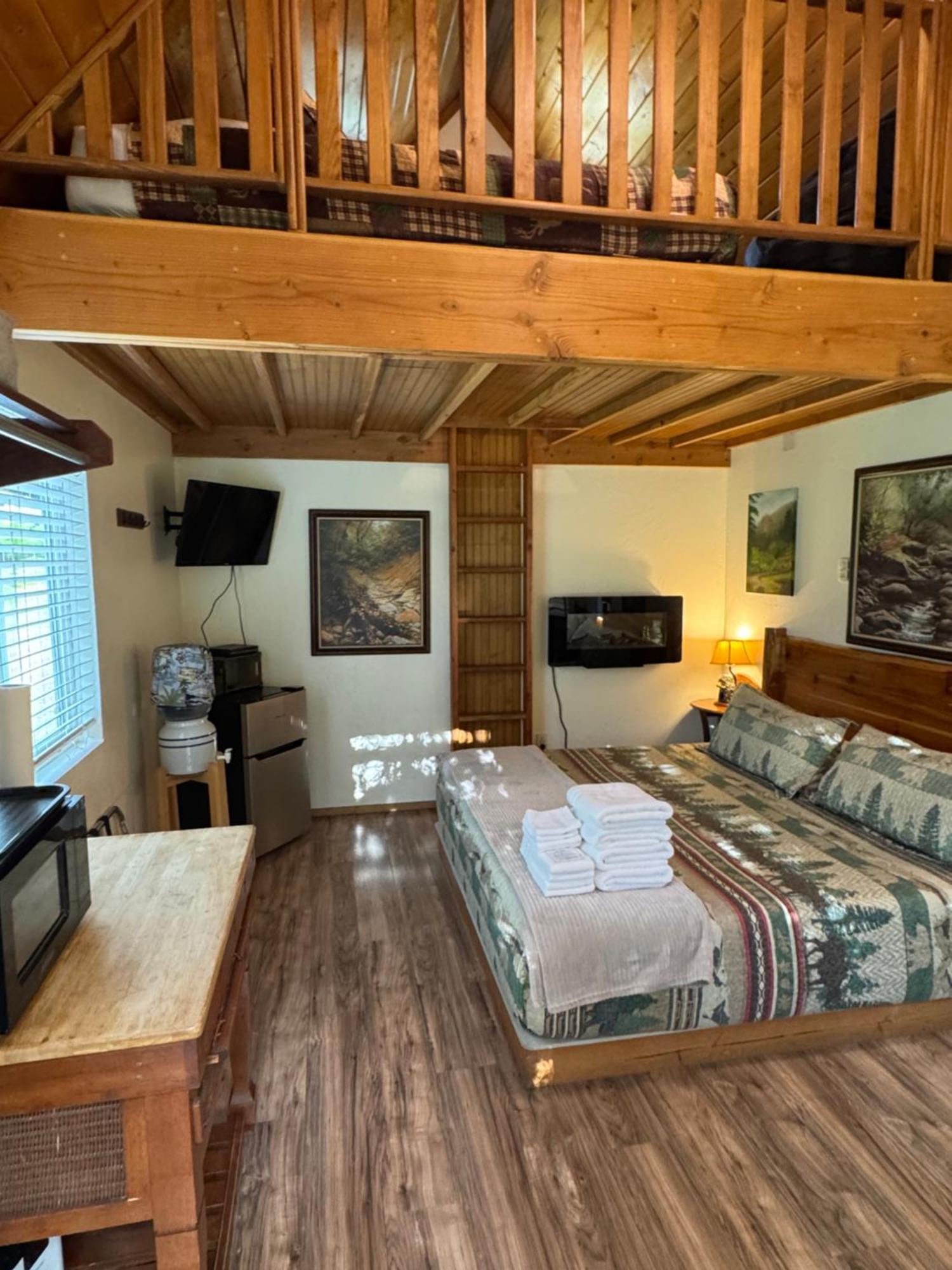 Umpqua'S Last Resort - Wilderness Cabins, Rv Park & Glamping Idleyld Park Exterior foto