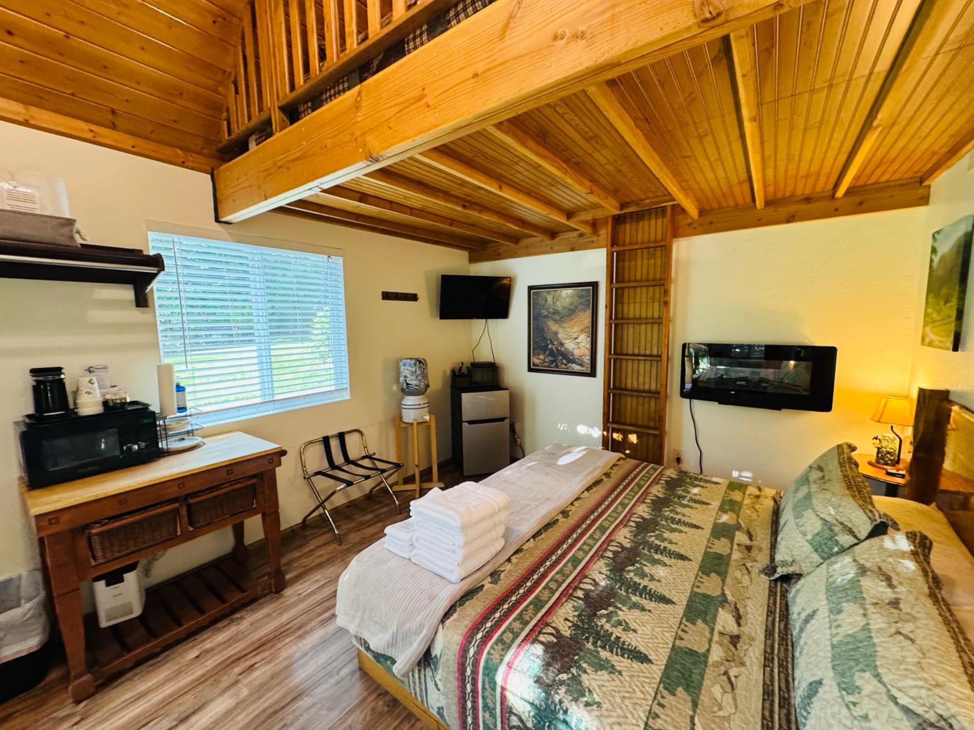 Umpqua'S Last Resort - Wilderness Cabins, Rv Park & Glamping Idleyld Park Exterior foto