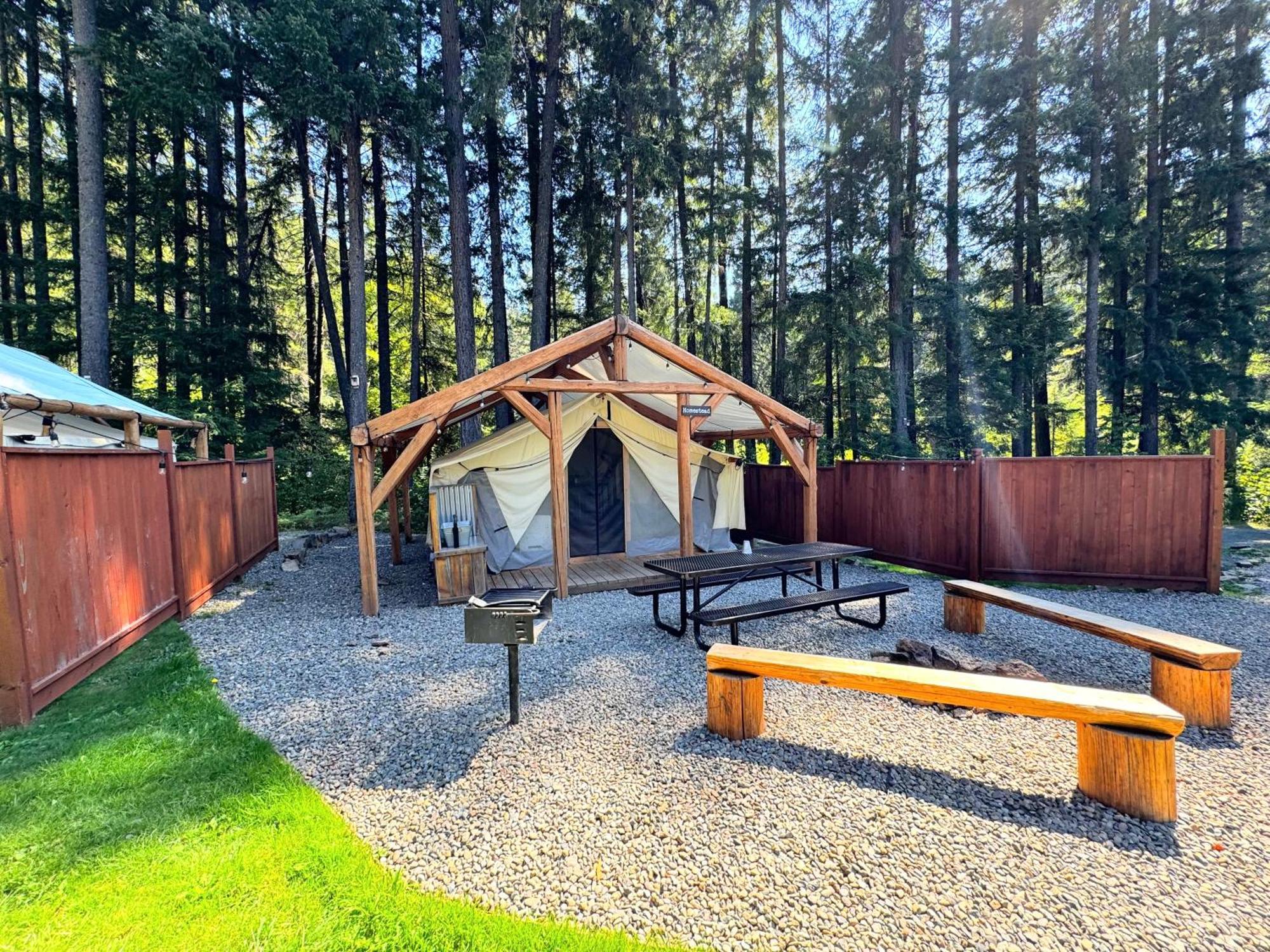 Umpqua'S Last Resort - Wilderness Cabins, Rv Park & Glamping Idleyld Park Exterior foto