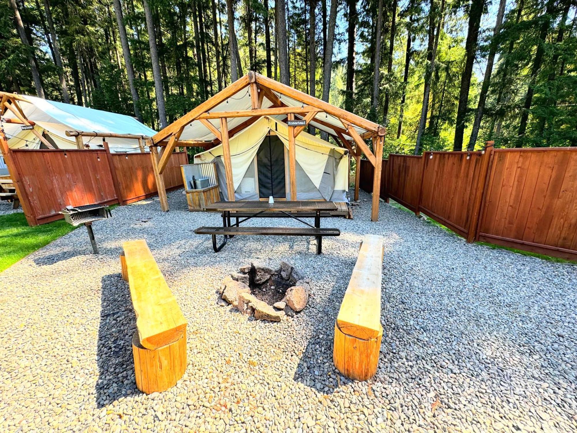 Umpqua'S Last Resort - Wilderness Cabins, Rv Park & Glamping Idleyld Park Exterior foto